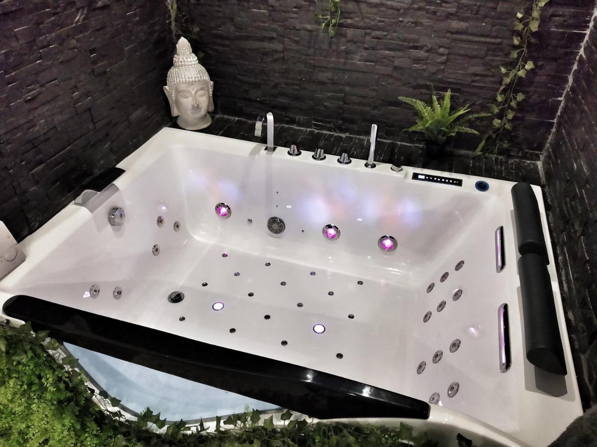 Suite Jacuzzi Privatif Plage Des Catalans Marseille Exterior photo